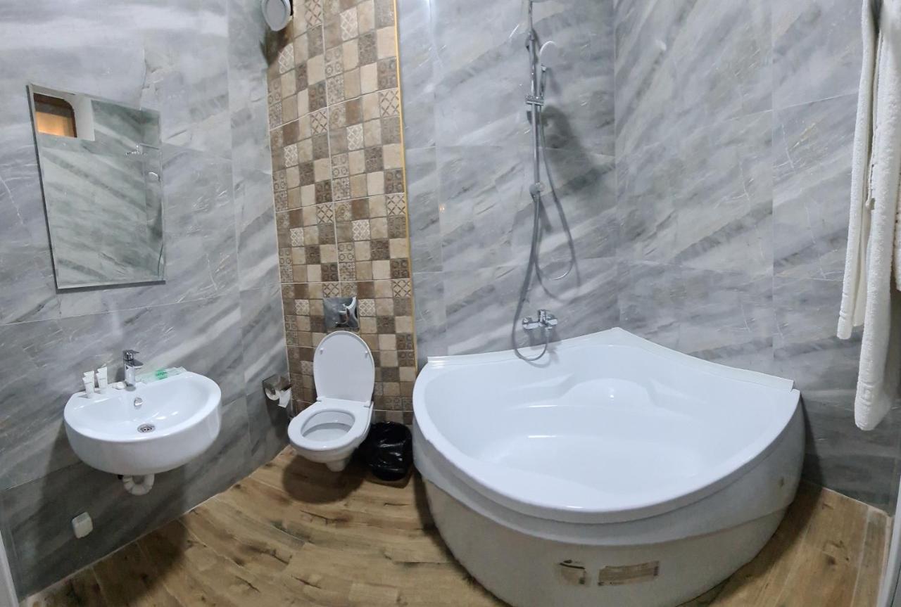 Riverside Boutique Hotel 알마티 외부 사진
